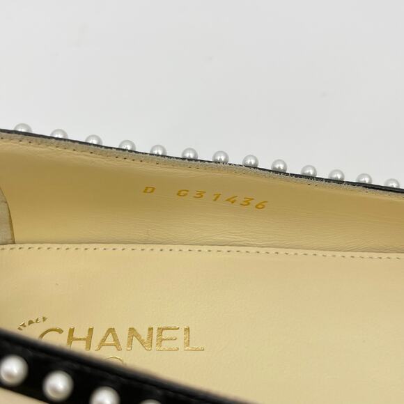 Chanel | Cream Black Lambskin Pearl CC Cap Toe Ballet Flats 2016 FR 37C - Picture 10 of 16